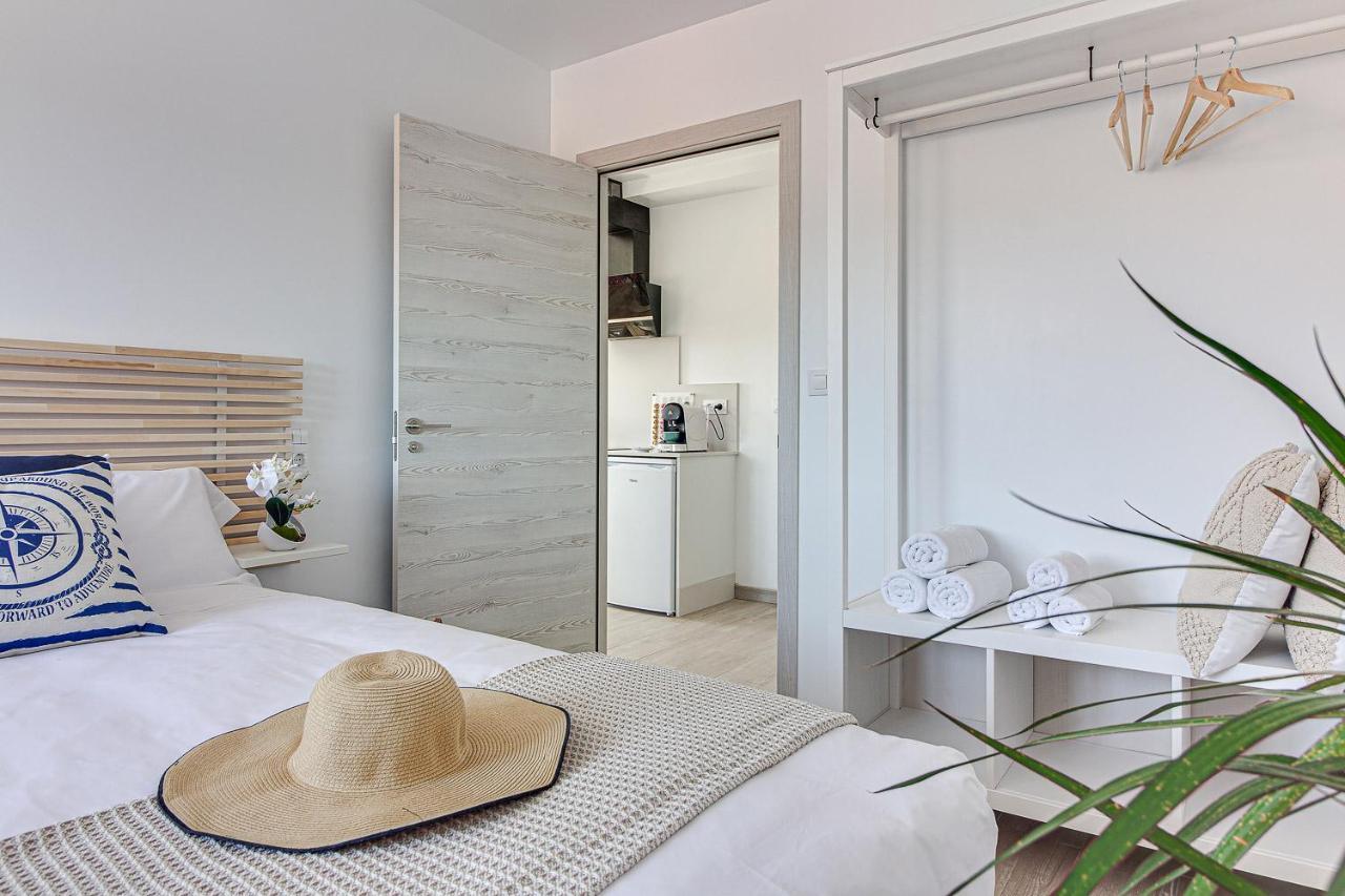 Apartamentos Playa De フィニステレ エクステリア 写真